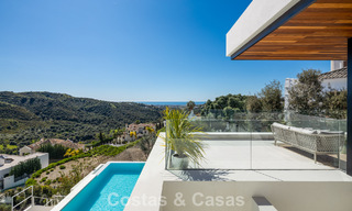 Gesofisticeerde, nieuwe luxevilla met panoramisch zeezicht te koop in een gated community van La Quinta, Marbella - Benahavis 800528 