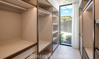 Gesofisticeerde, nieuwe luxevilla met panoramisch zeezicht te koop in een gated community van La Quinta, Marbella - Benahavis 800529 