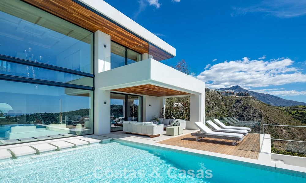 Gesofisticeerde, nieuwe luxevilla met panoramisch zeezicht te koop in een gated community van La Quinta, Marbella - Benahavis 800535