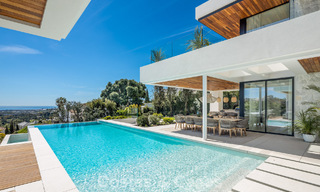 Gesofisticeerde, nieuwe luxevilla met panoramisch zeezicht te koop in een gated community van La Quinta, Marbella - Benahavis 800537 