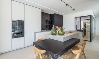 Gesofisticeerde, nieuwe luxevilla met panoramisch zeezicht te koop in een gated community van La Quinta, Marbella - Benahavis 800539 