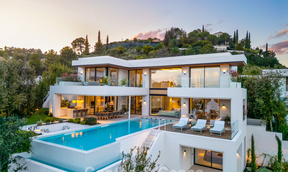 Gesofisticeerde, nieuwe luxevilla met panoramisch zeezicht te koop in een gated community van La Quinta, Marbella - Benahavis 800554