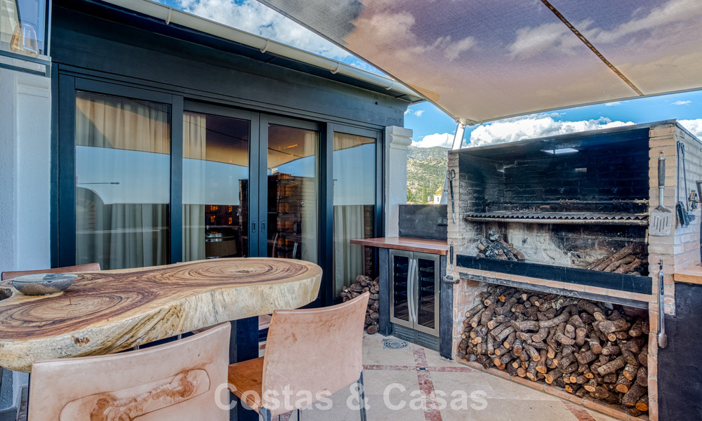 Luxe penthouse met zeezicht te koop in een gesloten gemeenschap aan Marbella's begeerde Golden Mile 778583