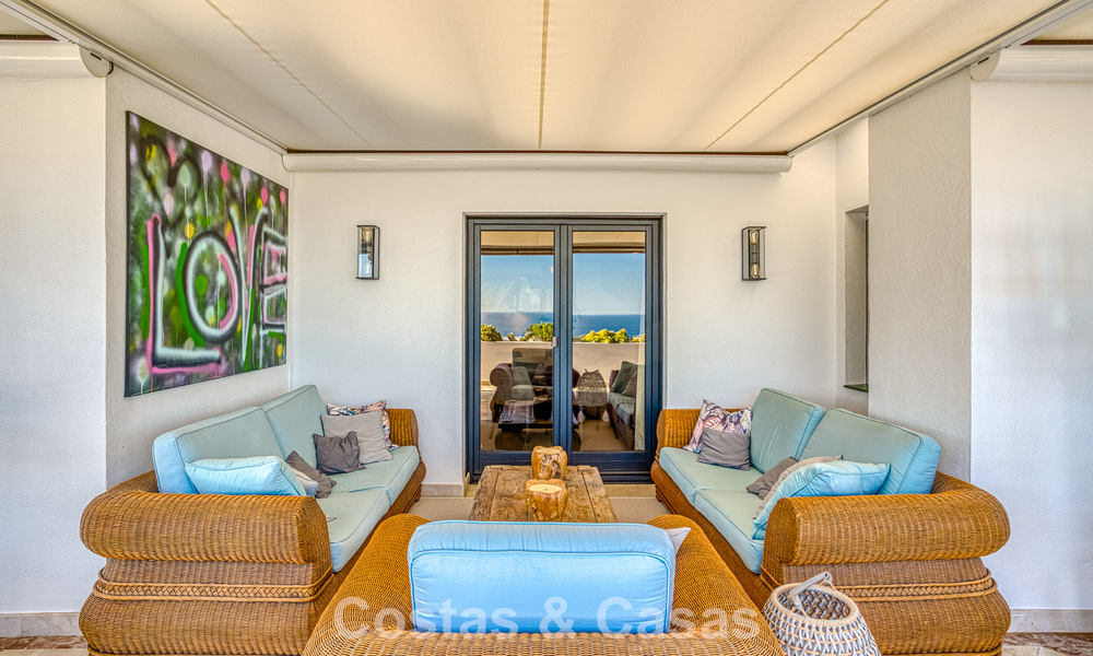 Luxe penthouse met zeezicht te koop in een gesloten gemeenschap aan Marbella's begeerde Golden Mile 778587