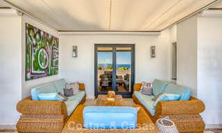 Luxe penthouse met zeezicht te koop in een gesloten gemeenschap aan Marbella's begeerde Golden Mile 778587 