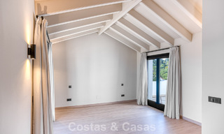 Luxe penthouse met zeezicht te koop in een gesloten gemeenschap aan Marbella's begeerde Golden Mile 778597 