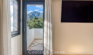 Luxe penthouse met zeezicht te koop in een gesloten gemeenschap aan Marbella's begeerde Golden Mile 778614 