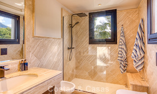 Luxe penthouse met zeezicht te koop in een gesloten gemeenschap aan Marbella's begeerde Golden Mile 778615 