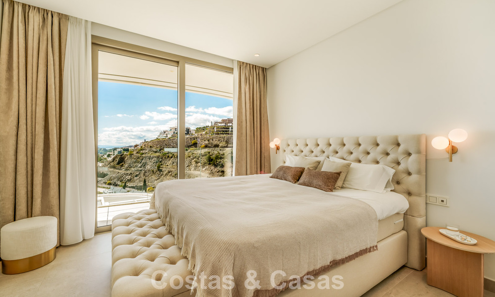 Prestigieus 3-slaapkamer appartement te koop met formidabel uitzicht op zee, golf en bergen in La Quinta, Marbella - Benahavis 778736