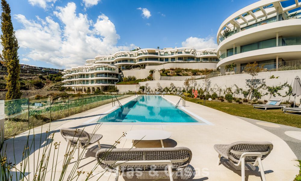Prestigieus 3-slaapkamer appartement te koop met formidabel uitzicht op zee, golf en bergen in La Quinta, Marbella - Benahavis 778744