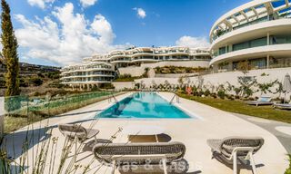 Prestigieus 3-slaapkamer appartement te koop met formidabel uitzicht op zee, golf en bergen in La Quinta, Marbella - Benahavis 778744 