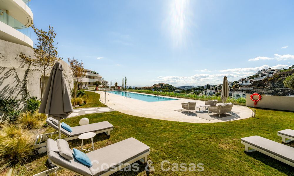 Prestigieus 3-slaapkamer appartement te koop met formidabel uitzicht op zee, golf en bergen in La Quinta, Marbella - Benahavis 778745