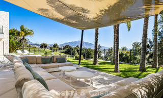 Instapklare, moderne villa te koop, grenzend aan de golfbaan in een begeerde villawijk van Marbella - Benahavis 778669 