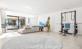 Instapklare, moderne villa te koop, grenzend aan de golfbaan in een begeerde villawijk van Marbella - Benahavis 778671 
