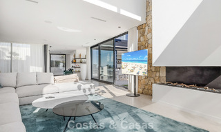 Instapklare, moderne villa te koop, grenzend aan de golfbaan in een begeerde villawijk van Marbella - Benahavis 778674 