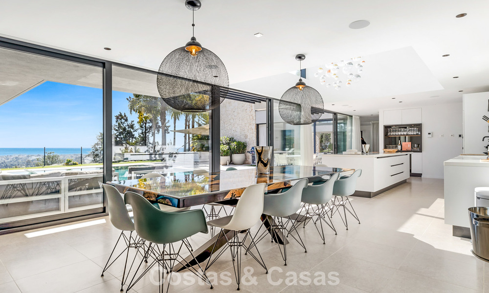 Instapklare, moderne villa te koop, grenzend aan de golfbaan in een begeerde villawijk van Marbella - Benahavis 778677