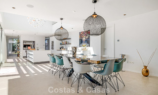 Instapklare, moderne villa te koop, grenzend aan de golfbaan in een begeerde villawijk van Marbella - Benahavis 778678 