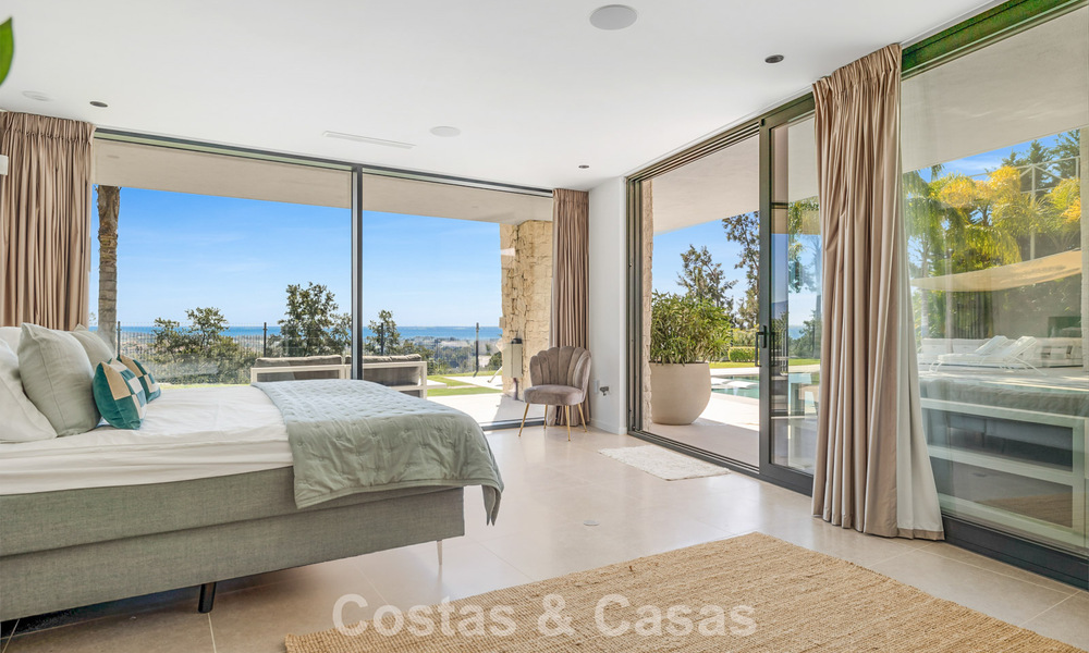 Instapklare, moderne villa te koop, grenzend aan de golfbaan in een begeerde villawijk van Marbella - Benahavis 778682