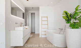 Instapklare, moderne villa te koop, grenzend aan de golfbaan in een begeerde villawijk van Marbella - Benahavis 778684 