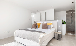 Instapklare, moderne villa te koop, grenzend aan de golfbaan in een begeerde villawijk van Marbella - Benahavis 778694 