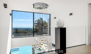 Instapklare, moderne villa te koop, grenzend aan de golfbaan in een begeerde villawijk van Marbella - Benahavis 778697 