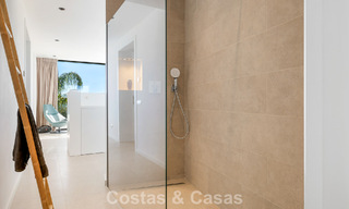 Instapklare, moderne villa te koop, grenzend aan de golfbaan in een begeerde villawijk van Marbella - Benahavis 778698 