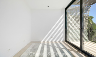 Instapklare, moderne villa te koop, grenzend aan de golfbaan in een begeerde villawijk van Marbella - Benahavis 778703 