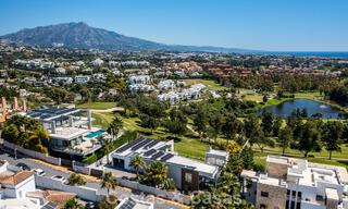 Instapklare, moderne villa te koop, grenzend aan de golfbaan in een begeerde villawijk van Marbella - Benahavis 778707 