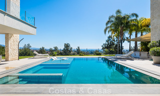 Instapklare, moderne villa te koop, grenzend aan de golfbaan in een begeerde villawijk van Marbella - Benahavis 778715 