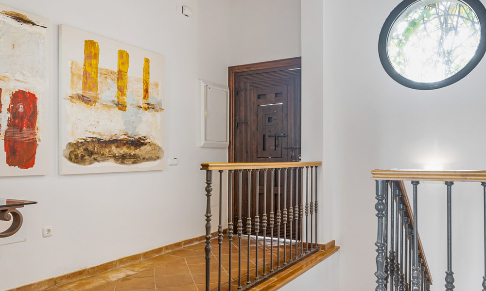 Ruim rijhuis te koop met zeezicht in een omheinde urbanisatie in de heuvels van Marbella - Benahavis 778915