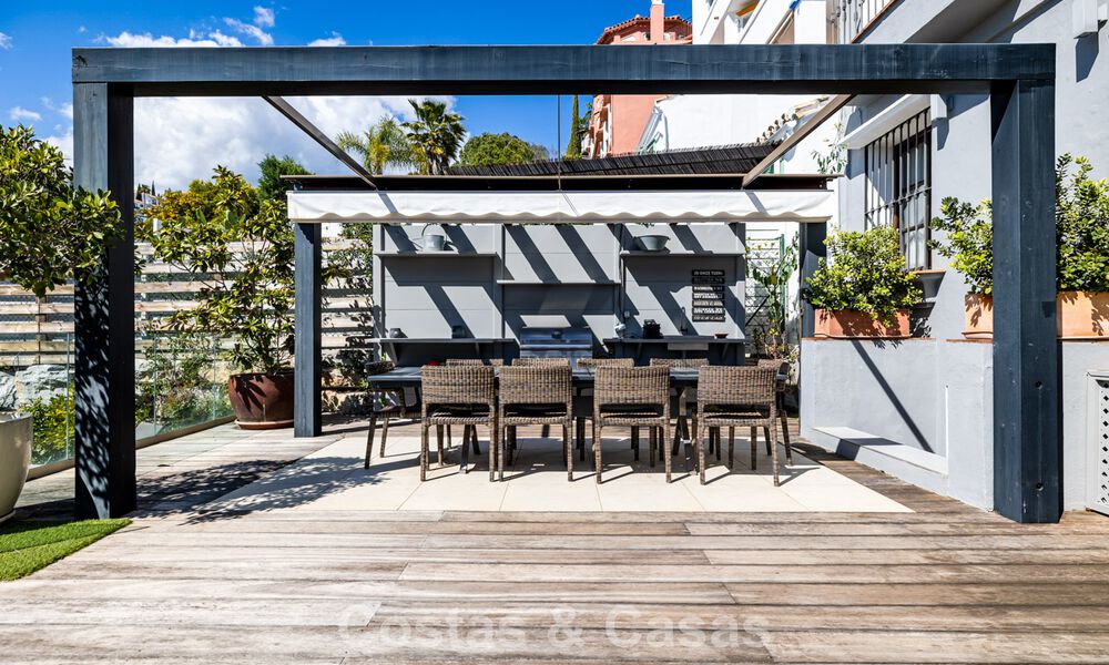 Ruim rijhuis te koop met zeezicht in een omheinde urbanisatie in de heuvels van Marbella - Benahavis 778916