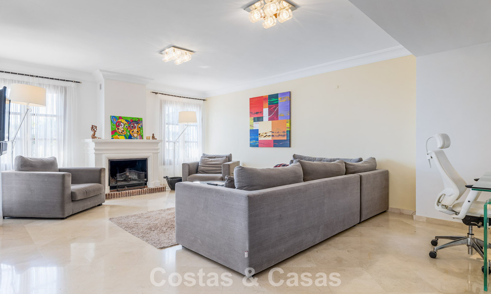 Ruim rijhuis te koop met zeezicht in een omheinde urbanisatie in de heuvels van Marbella - Benahavis 778927