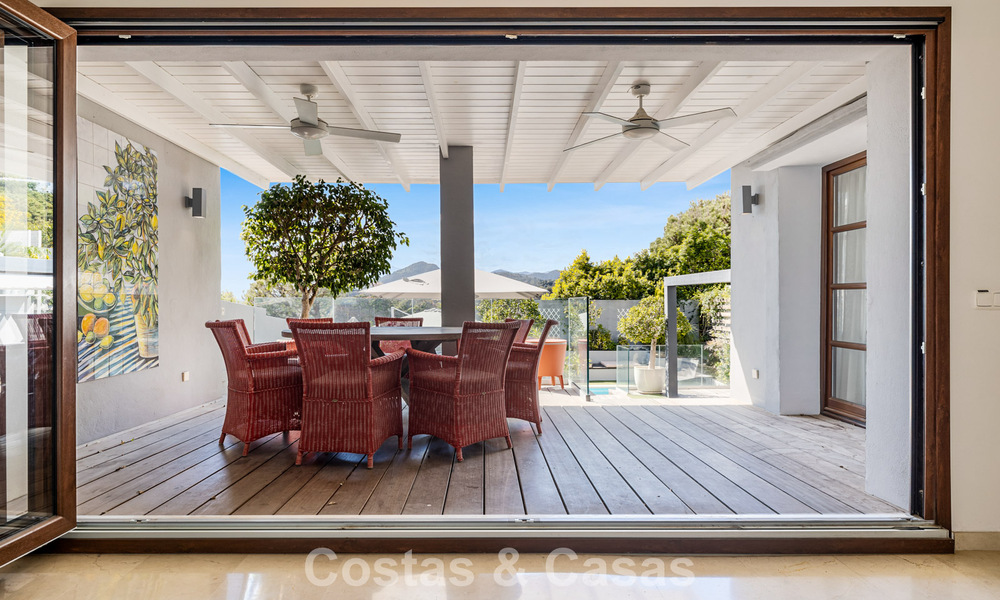 Ruim rijhuis te koop met zeezicht in een omheinde urbanisatie in de heuvels van Marbella - Benahavis 778933