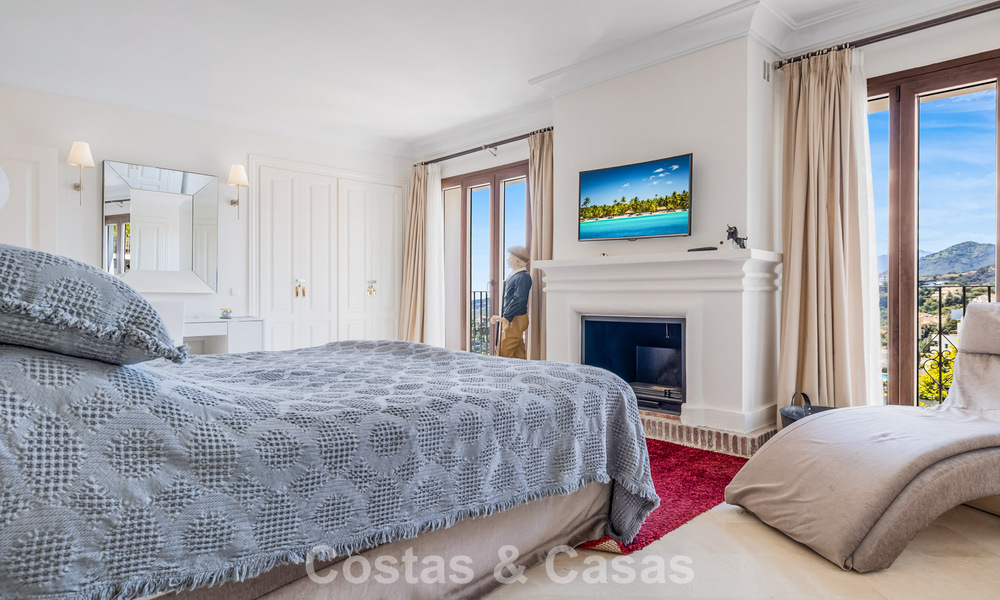 Ruim rijhuis te koop met zeezicht in een omheinde urbanisatie in de heuvels van Marbella - Benahavis 778943
