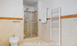 Ruim rijhuis te koop met zeezicht in een omheinde urbanisatie in de heuvels van Marbella - Benahavis 778951 