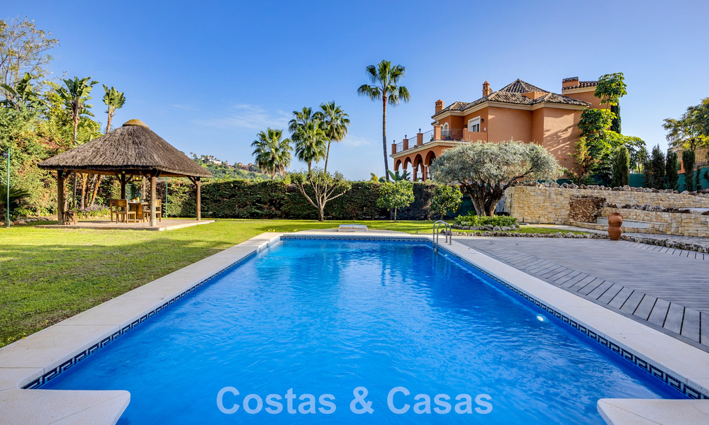 Luxueuze villa met unieke architectuur te koop omgeven door golfbanen in Benahavis - Marbella 778868