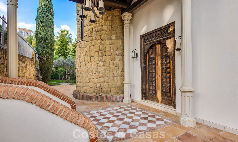 Luxueuze villa met unieke architectuur te koop omgeven door golfbanen in Benahavis - Marbella 778869