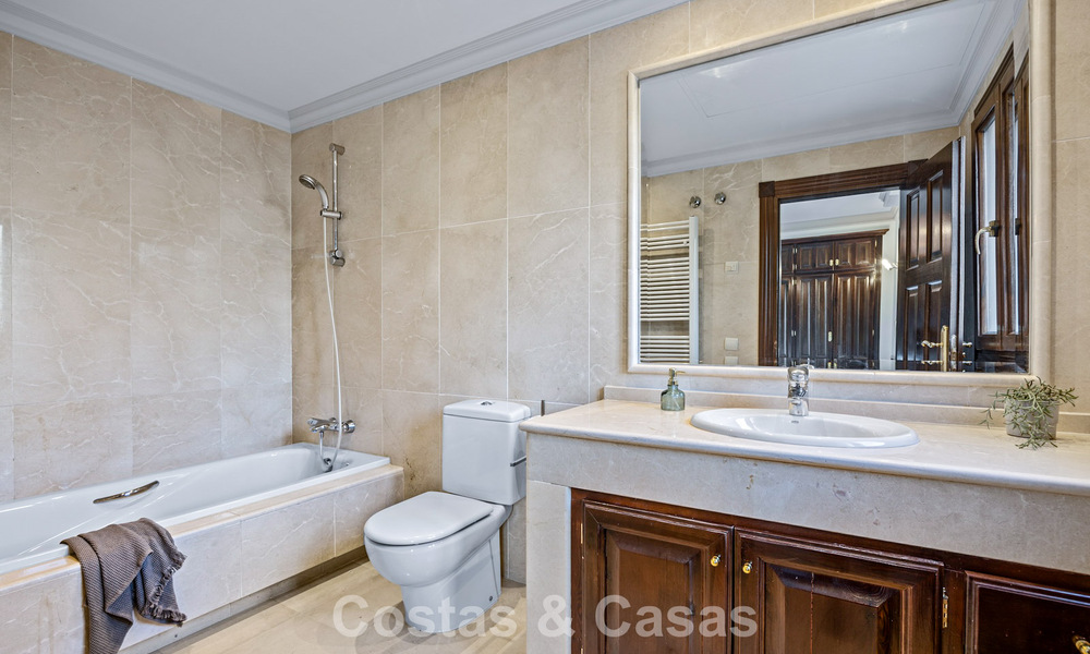 Luxueuze villa met unieke architectuur te koop omgeven door golfbanen in Benahavis - Marbella 778879