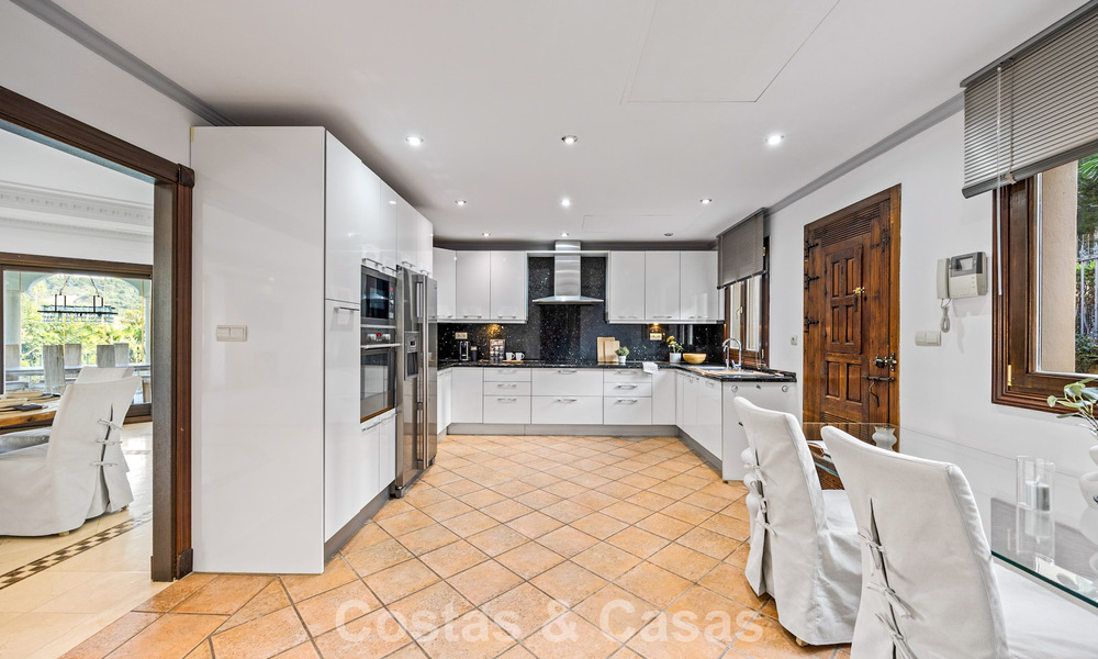 Luxueuze villa met unieke architectuur te koop omgeven door golfbanen in Benahavis - Marbella 778886