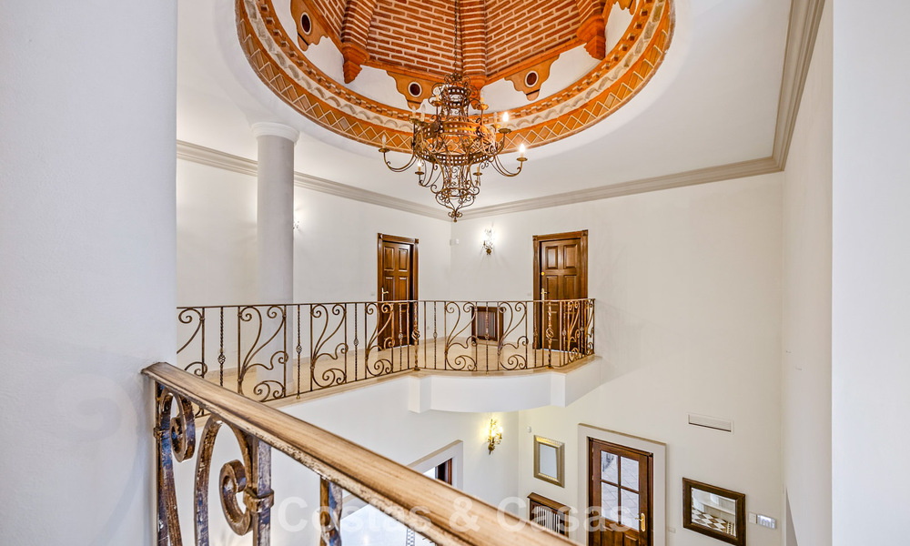 Luxueuze villa met unieke architectuur te koop omgeven door golfbanen in Benahavis - Marbella 778888