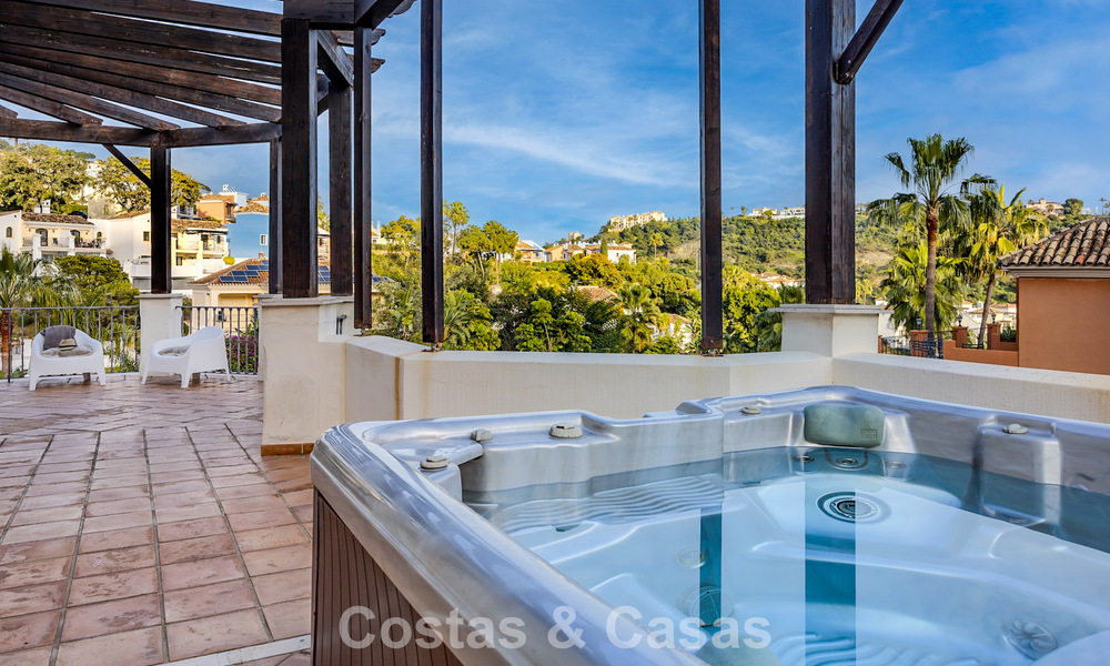 Luxueuze villa met unieke architectuur te koop omgeven door golfbanen in Benahavis - Marbella 778893