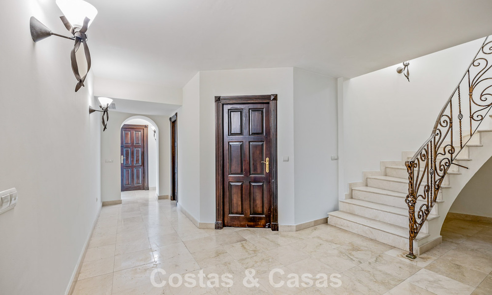 Luxueuze villa met unieke architectuur te koop omgeven door golfbanen in Benahavis - Marbella 778896