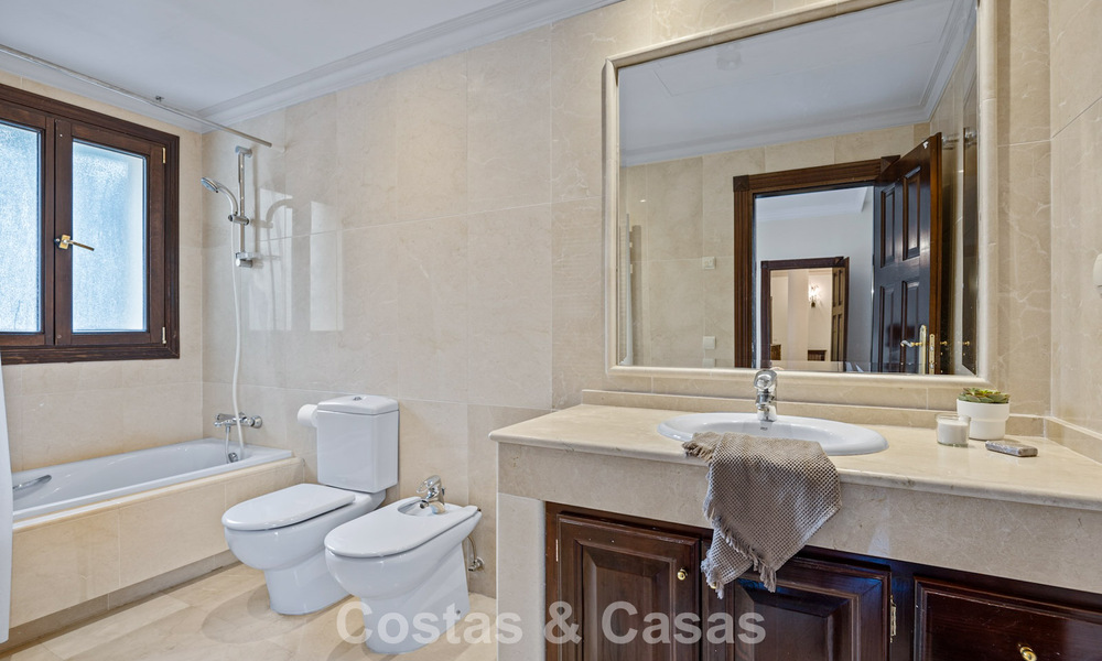 Luxueuze villa met unieke architectuur te koop omgeven door golfbanen in Benahavis - Marbella 778899