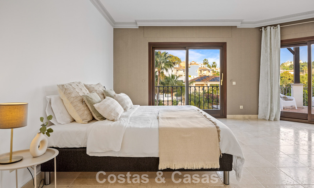 Luxueuze villa met unieke architectuur te koop omgeven door golfbanen in Benahavis - Marbella 778900