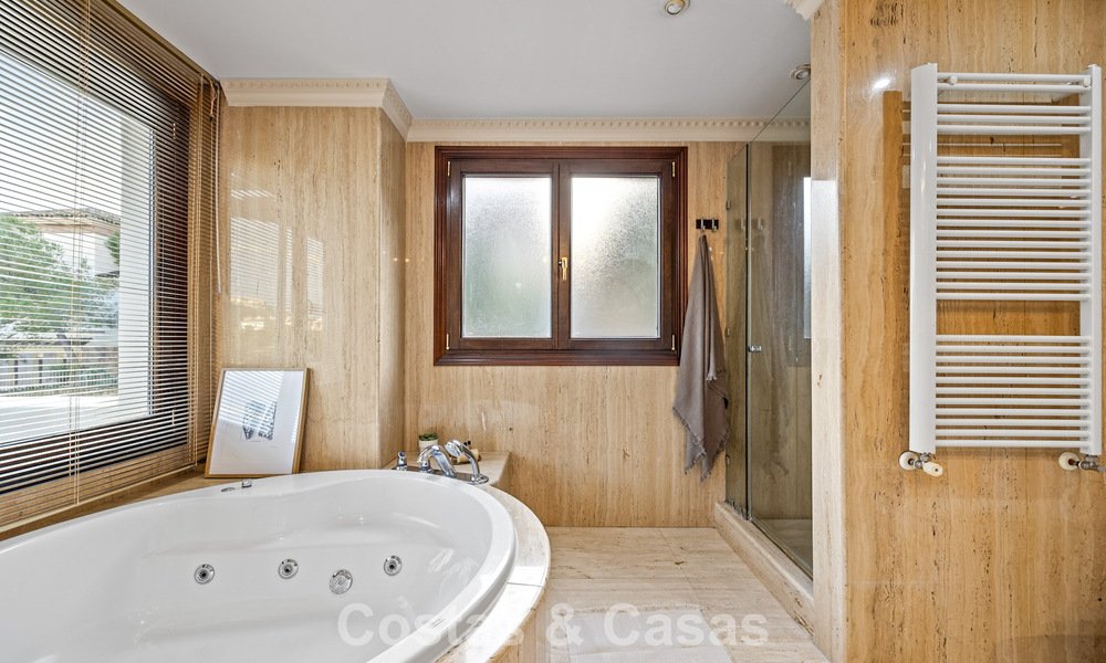Luxueuze villa met unieke architectuur te koop omgeven door golfbanen in Benahavis - Marbella 778903