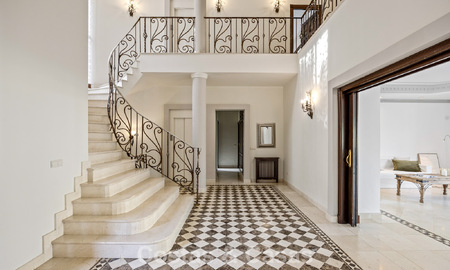 Luxueuze villa met unieke architectuur te koop omgeven door golfbanen in Benahavis - Marbella 779065