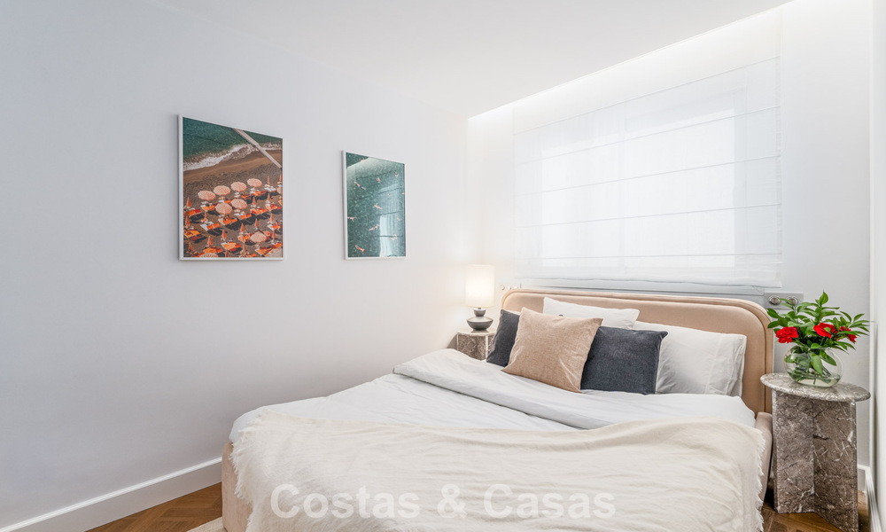 Eersteklas gerenoveerd strandappartement met zeezicht te koop op de Golden Mile van Marbella 779040