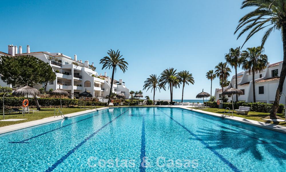 Eersteklas gerenoveerd strandappartement met zeezicht te koop op de Golden Mile van Marbella 779044