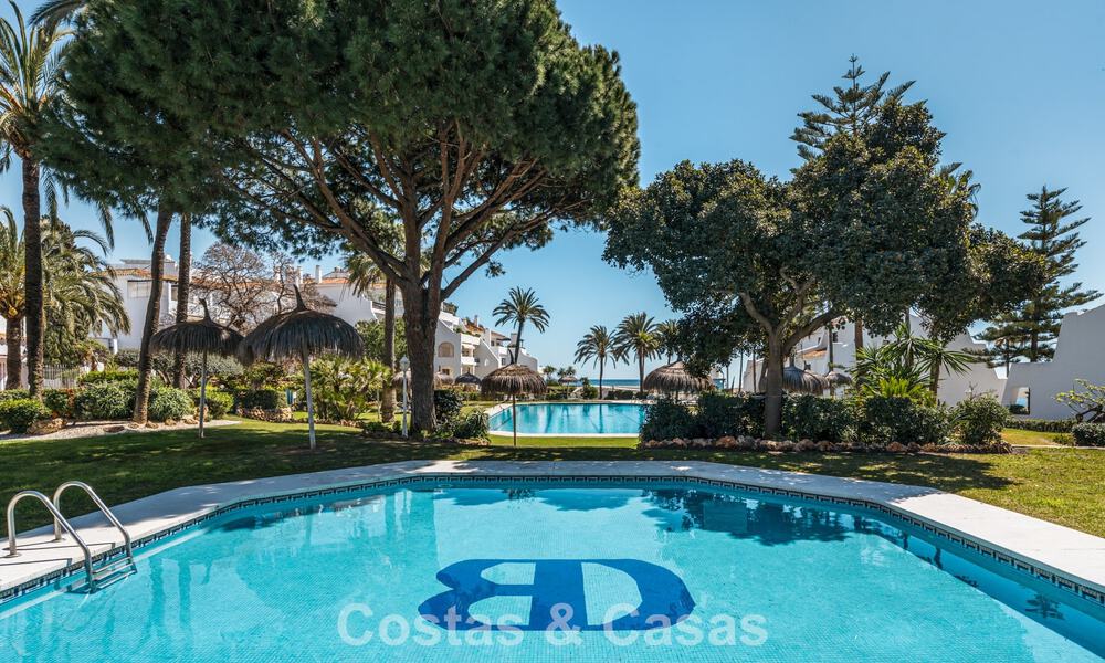 Eersteklas gerenoveerd strandappartement met zeezicht te koop op de Golden Mile van Marbella 779045