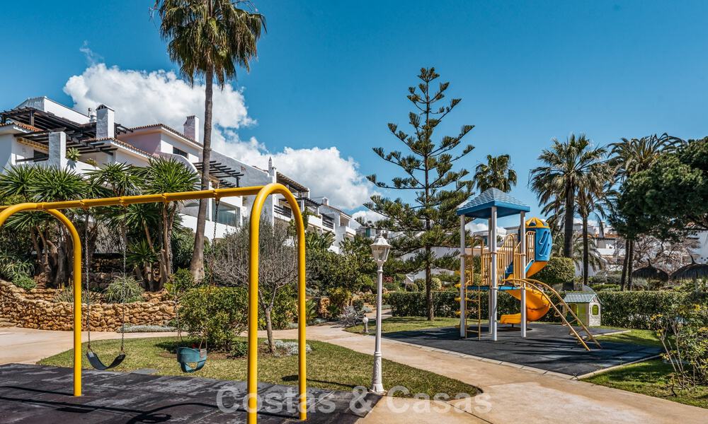 Eersteklas gerenoveerd strandappartement met zeezicht te koop op de Golden Mile van Marbella 779046
